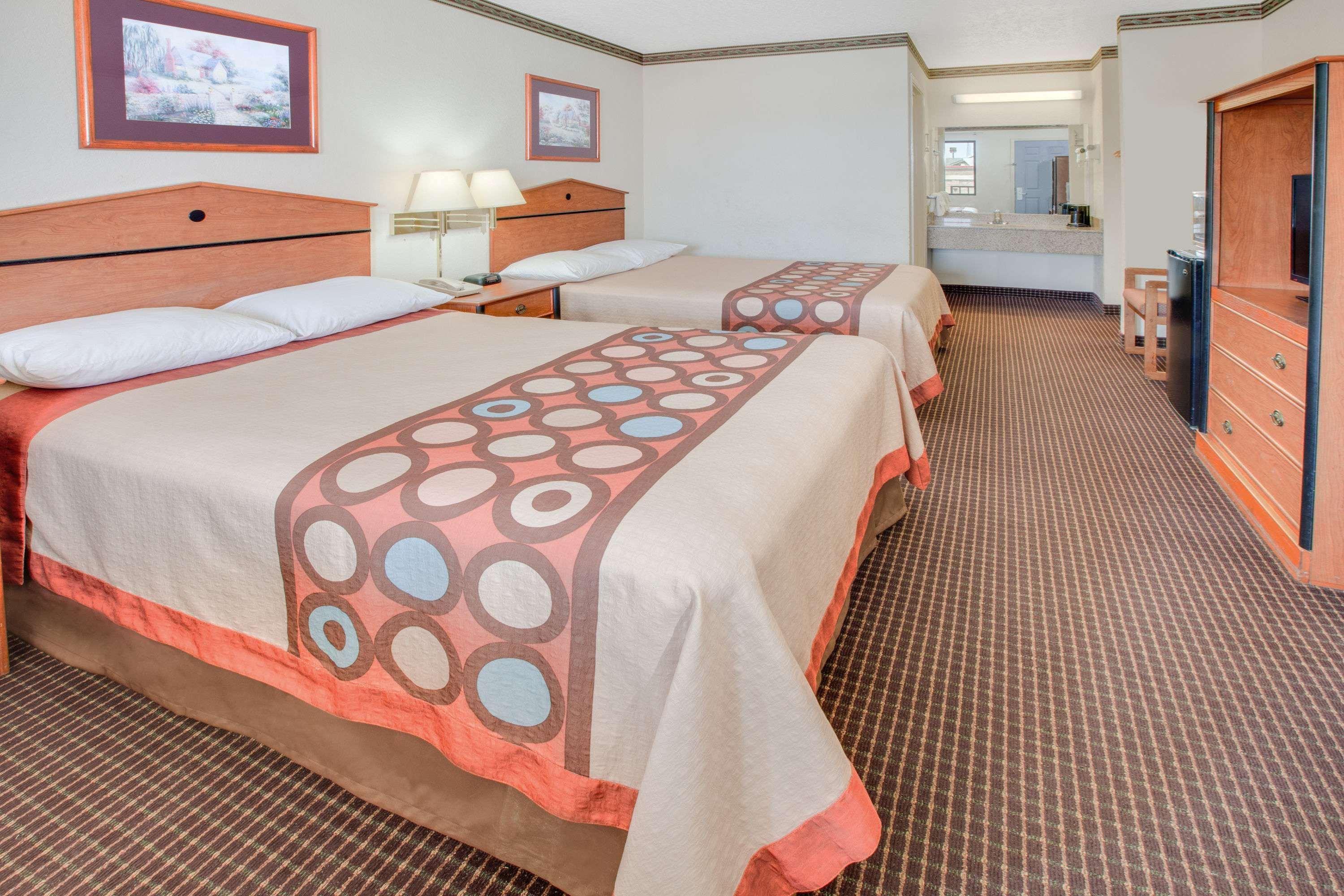 Super 8 By Wyndham Arkadelphia Caddo Valley Area Екстер'єр фото