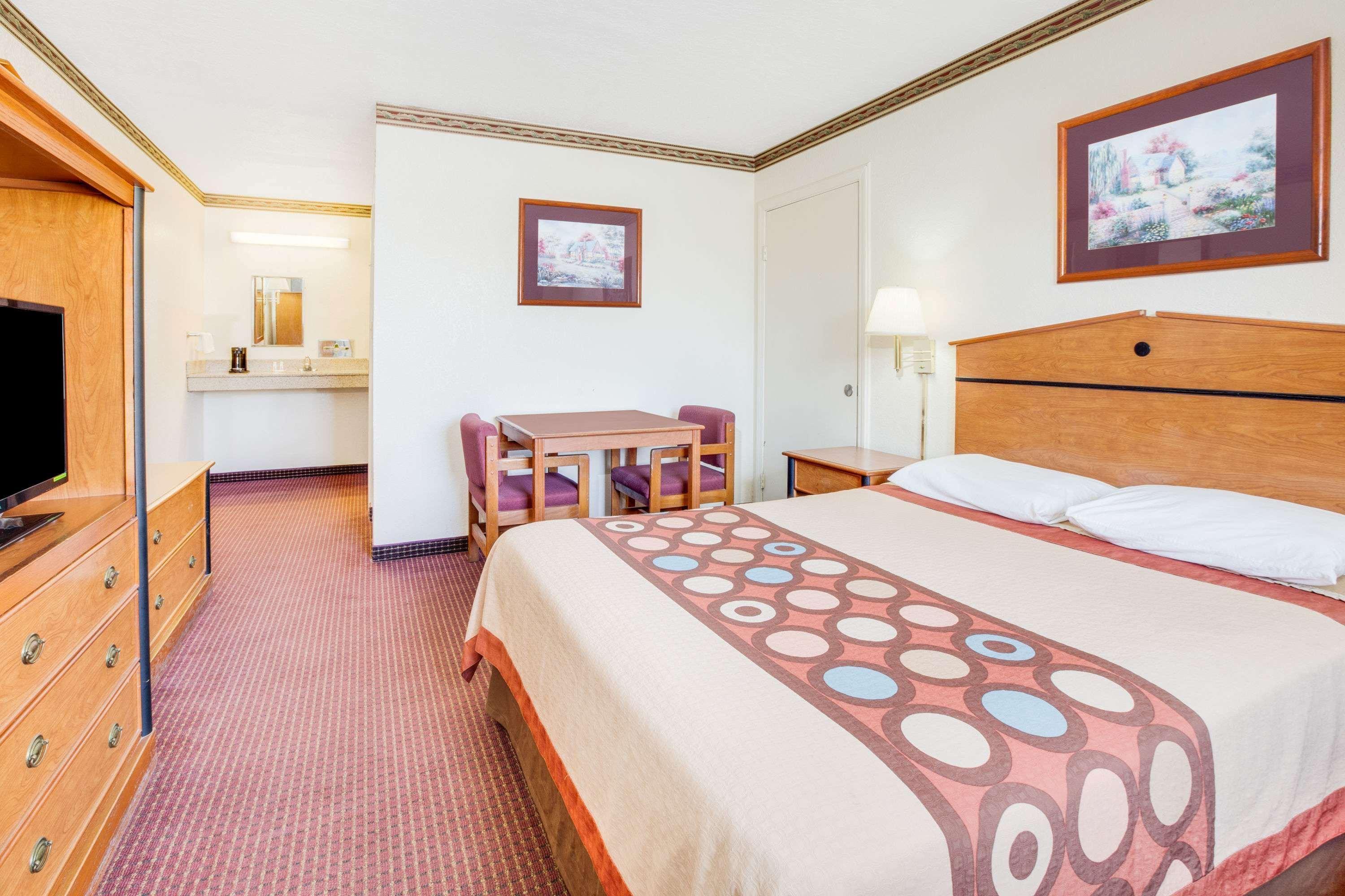 Super 8 By Wyndham Arkadelphia Caddo Valley Area Екстер'єр фото
