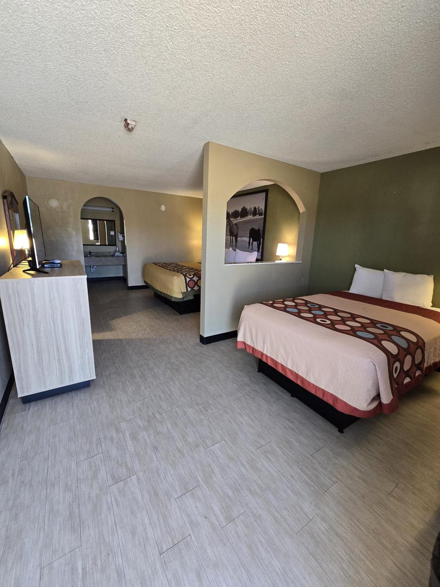 Super 8 By Wyndham Arkadelphia Caddo Valley Area Екстер'єр фото
