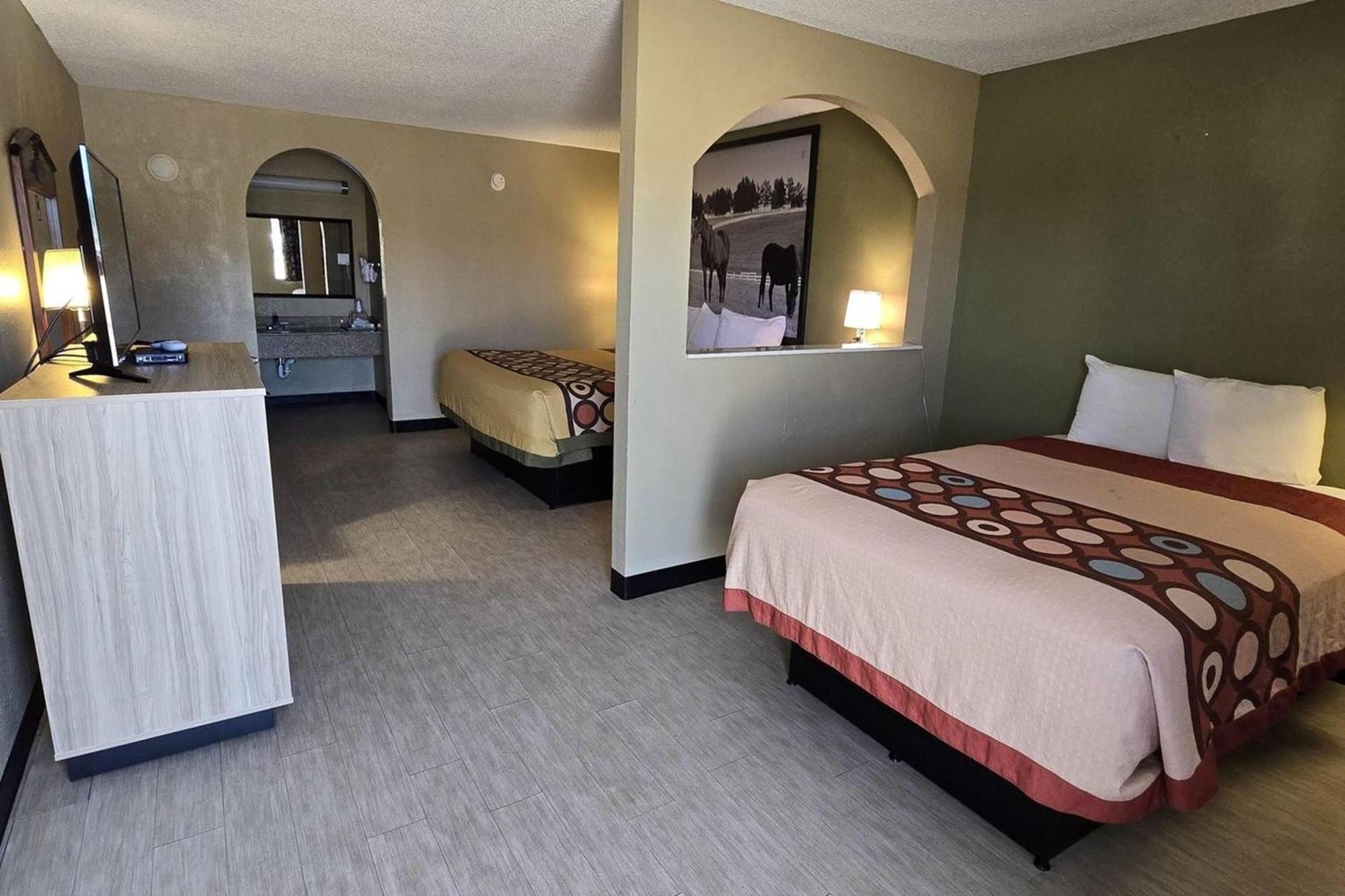 Super 8 By Wyndham Arkadelphia Caddo Valley Area Екстер'єр фото